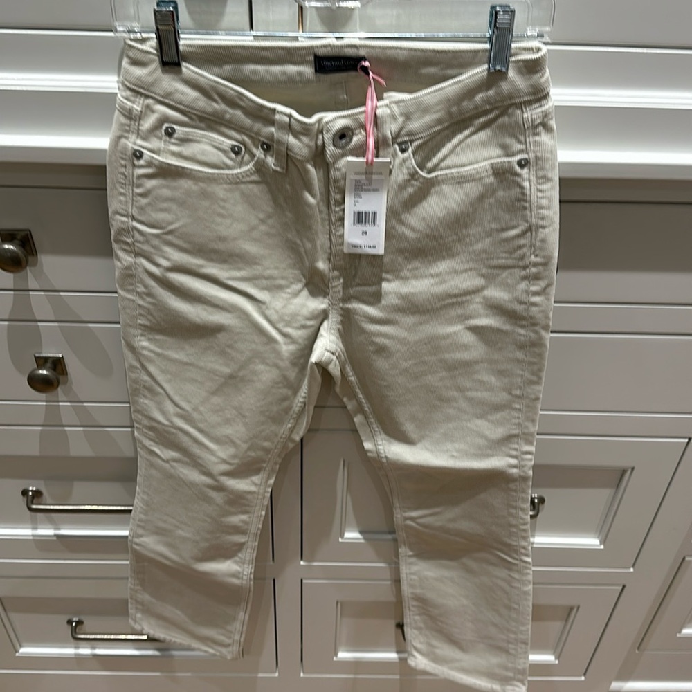 Vineyard vines corduroy size 26